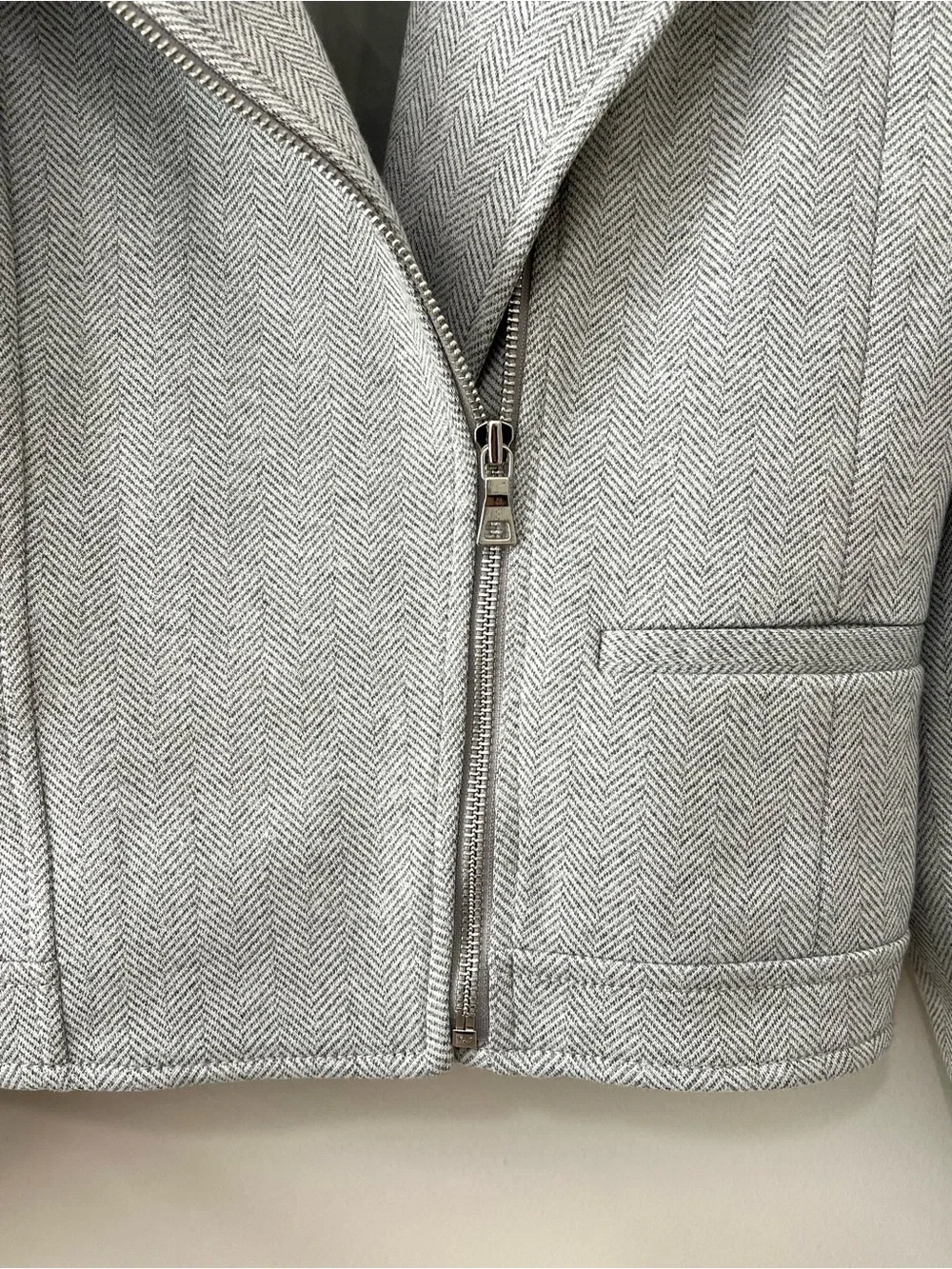 Ann Taylor Grey Herringbone Knit Moto Jacket Size M Transitional corporate Chic